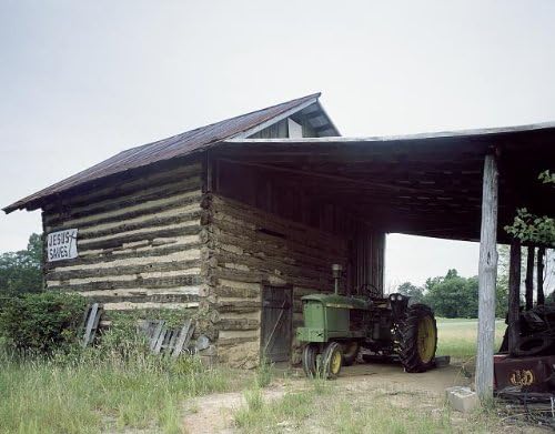Исторически находки Снимка: Трактора под навеса, селска местност в Северна Каролина, Северна Каролина, северна