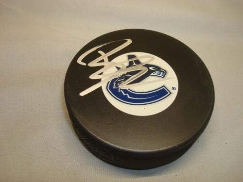 Райън Кеслер подписа Хокей шайба Ванкувър Канъкс с автограф на PSA/ DNA COA 1C - за Миене на НХЛ с автограф