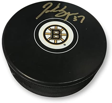 Патрис Бержерон подписа хокей шайба Бруинс с автограф на NEP - за Миене на НХЛ с автограф
