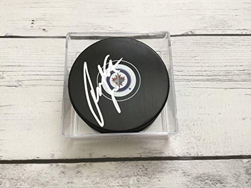Тайлър Майерс подписа хокей шайба Winnipeg Дюзи с автограф a - за Миене на НХЛ с автограф
