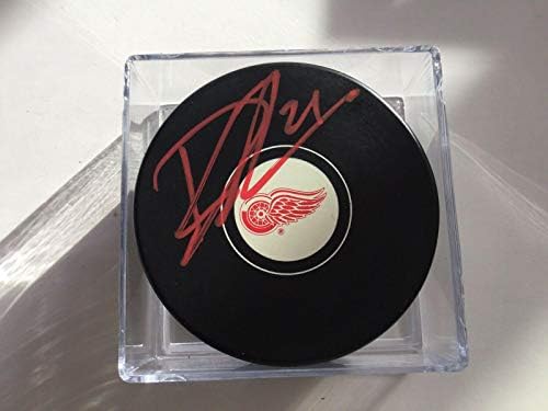 Денис Чоловски Подписа хокей шайба Детройт Ред Уингс с автограф от b - за Миене на НХЛ с автограф