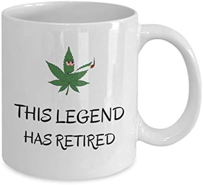 Кафеена чаша с канабис - Тази легенда се пенсионирах - Смешната шега за пенсиониране за наркомани с тревата