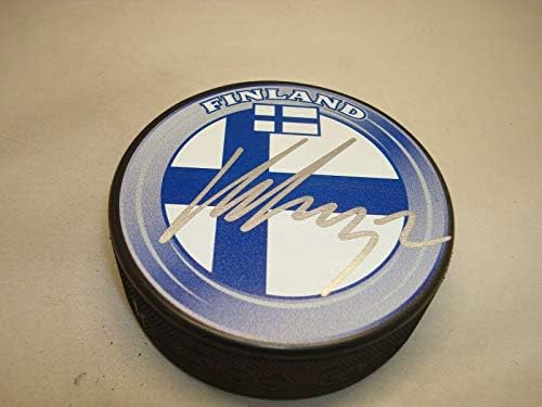 Кари Лехтонен подписа Хокей шайба на националния отбор на Финландия с Автограф 1А - Autographed NHL Pucks