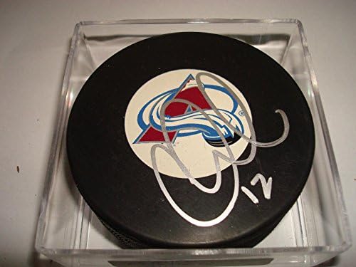 Хокейна шайба Колорадо Аваланш с автограф на Чък Кобасью и шайби НХЛ с автограф А.